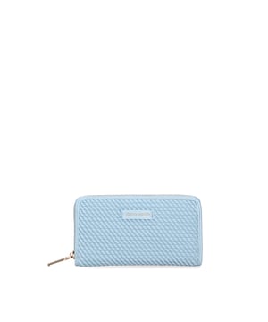 Damenbrieftasche mit Reißverschluss. Innentaschen für Kartenhalter, Geldscheinhalter und Münzhalter. fehlende Außentaschen. fehlender Schultergurt. fehlender Griff. ein Innenfach.  Außenmaterial: Innenmaterial: 100 % Polyester. Maße: 19x10x3 cm. Modeprodukt