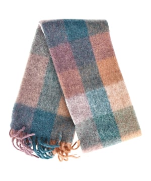VINTAGE, RRP AS NEW
The Acne Studios Fringed Scarf in Multicolor Wool is a bold yet cozy accessory that adds instant personality to any look. Crafted from a premium wool blend, it features a soft, brushed texture and vibrant color-block design finished with playful fringed edges. Generously sized, it offers warmth and styling versatility through colder months. **Style tip:** layer it over a neutral wool coat and pair with chunky boots for a statement winter look, or drape it loosely over your shoulders with a minimalist sweater and jeans for effortless street style.

 Acne Studios Fringed Scarf in  Multicolor Wool

Condition: Excellent
Signs of wear:  No sign of wear.
Packaging: None
Color: Multicolor | multicolor
Material: Wool
Size: One Size | One Size
Measurements: Height: 270; Length: 1100
SKU: NAPPUGBAC468289W