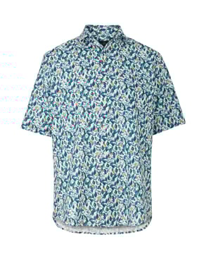 This casual linen shirt is decorated with a stylish floral print that look great in the summer. Complete with a button-down collar, short sleeves and chest pocket. Curl resistant cutaway collar, with an integral and removable collar stay. 55% linen / 45% cotton blend. The addition of cotton helps lessen the creasing. Generously proportioned classic fit. Cutaway collar. Split yoke, long tails, chest pocket. Short sleeve. Machine washable at 40°C. Shirt is presented in fully recyclable packaging.