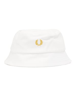 Timeless bucket hat crafted from breathable cotton piqué. Finished with an embroidered Laurel Wreath logo for an iconic, heritage-inspired look. Perfect for casual, streetwear, and festival style.