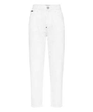 Stil und Originalität mit dieser 5-Pocket-Hose aus Denim, die eine einfache Passform und schimmernde Elemente aufweist. Erfahren Sie mehr.                                                                Denim   Stickerei auf der rechten Gesäßtasche   Lederetikett auf der Rückseite   Einzelner Metallknopfverschluss   Passform: Mom