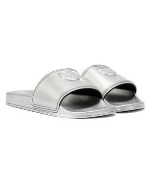 Comfortabele zachte slippers ontworpen voor de hele dag. Lichtgewicht en ondersteunende instapschoenen met een zacht voetbed voor superieur comfort.