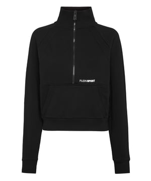 Este jersey polar es ideal para la sesión de calentamiento de cualquier actividad. Ligero, cómodo y suave.   Forro polar de algodón con forro de gasa   Cuello de cráter con cremallera   Estampado de la marca en la parte delantera   Mangas raglán   Dos bolsillos tipo bolsa   Dobladillos de punto elástico.