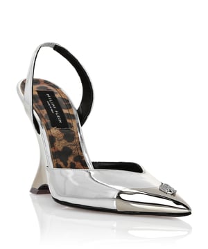Sind Sie bereit, den Weg des Stils zu gehen? Dann probieren Sie diese Ledersandalen: Sie sind einfach perfekt. Sehen Sie sich die Details an.    Specchio-Leder    Galvanisierte Zehenkappe mit Juwelen-Totenkopf    Farblich abgestimmtes ABS-Plateau und Absatz    Ledersohle    Fußbett mit Leopardenmuster und Nappafutter