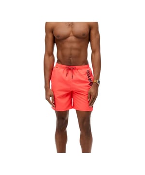 Superdry Graphic Badeanzug Herren Orange Polyester. Authentisches Kleidungsstück der Marke Superdry - Streetwear/Sportswear Design von Superdry - Superdry für Herren, perfekt für den Alltag - Der orangefarbene Superdry Badeanzug lässt sich hervorragend mit dem Rest Ihrer Garderobe kombinieren - Bequemes Polyester-Material - klassisch - Graphic -