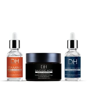 Revitalisieren Sie Ihre Haut mit unserem Daily Skin Care Pack, Ihrer ultimativen Hydratationslösung, die für alle Hauttypen geeignet ist. Formuliert mit nährendem Süßmandelöl und Sheabutter, hydratisiert dieses luxuriöse Paket Ihre Haut intensiv und macht Ihren Teint weich, während es Vitalität zurückbringt. Angereichert mit antioxidantienreichem Traubenkernöl und belebendem Kaffeekernextrakt erweckt es müde Haut zum Leben und hinterlässt einen strahlenden Glow. Die sanfte exfolierende Wirkung der Salicylsäure befreit die Poren und sorgt für ein klareres Hautbild, während Moringasamenöl vor Umweltbelastungen schützt. Verabschieden Sie sich von trockenen Stellen und ungleichmäßiger Textur—erzielen Sie mit der täglichen Anwendung eine glatte, jugendliche Haut. Vegan, tierversuchsfrei und von Dermatologen genehmigt, ist unser Produkt frei von Parabenen, Sulfaten und künstlichen Duftstoffen. Erleben Sie noch heute den transformativen Unterschied!