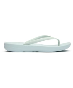 Sandalias ergonómicas Fitflop iqushion azules para mujer con suela de goma. Incluyen: entresuela iqushion ergonómica y ultraligera, y plantilla anatómica.