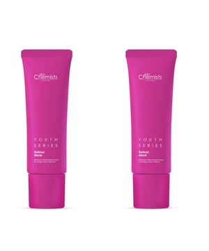 Wir präsentieren die Youthful Radiance Retinol Maske, Ihre ultimative multifunktionale Hautpflegelösung, die entwickelt wurde, um Falten, unebene Textur und Akne zu bekämpfen. Diese Maske, formuliert mit kraftvollem Retinol, reduziert nicht nur die Anzeichen der Hautalterung, sondern bekämpft auch Hautunreinheiten und schwarze Mitesser, um einen klareren Teint zu fördern. Erleben Sie tiefenwirksam hydratisierte und gepflegte Haut, die sich weich und befeuchtet anfühlt. Unsere vegane und tierversuchsfreie Maske ist für alle Hauttypen geeignet, einschließlich empfindlicher Haut, und frei von Parabenen, Sulfaten und künstlichen Duftstoffen. Integrieren Sie diese einfach anzuwendende Maske in Ihre wöchentliche Routine für maximale Vorteile und enthüllen Sie heute Ihre jugendliche Ausstrahlung!