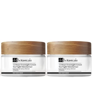 Revitaliza tu piel durante la noche con nuestra Crema Hidratante de Noche con Té Verde de 12 Horas, especialmente diseñada para pieles secas, apagadas y deshidratadas. Infundida con extracto de hoja de té verde nutritivo, esta lujosa fórmula ligera proporciona una intensa hidratación mientras duermes, asegurando que te despiertes con un cutis relleno y radiante. Perfecta para todo tipo de piel, incluida la piel sensible, nuestra crema hidratante vegana y libre de crueldad está libre de parabenos, sulfatos y fragancias artificiales. Experimenta la hidratación nocturna definitiva que transforma tu piel, dejándola suave, radiante y sana por la mañana. Aplica generosamente sobre la piel limpia y seca antes de acostarte y deja que la rejuvenecimiento comience. ¡Compra ahora para tu transformación nocturna de la piel!