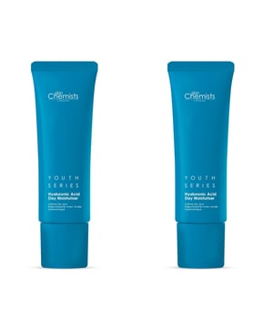 Beleben Sie Ihre Haut mit unserer Youthful Radiance Hyaluronsäure Tagescreme, die für alle Hauttypen entwickelt wurde. Diese leichte, schnell einziehende Formel spendet intensive Feuchtigkeit und polstert Ihren Teint mit Hyaluronsäure auf, wodurch Ihr natürlicher Glanz verstärkt wird, während Ihre Hautbarriere vor täglichen Aggressoren geschützt wird. Verabschieden Sie sich von Mattheit und Trockenheit und erzielen Sie einen strahlenden, gleichmäßigen Hautton, der sich glatt und angenehm anfühlt. Perfekt zur Verwendung unter Make-up oder Sonnencreme, ist diese vegane und tierversuchsfreie Feuchtigkeitscreme frei von Parabenen, Sulfaten und künstlichen Düften. Erleben Sie die Transformation zu gesünderer, strahlender Haut – kaufen Sie jetzt und sehen Sie den Unterschied!