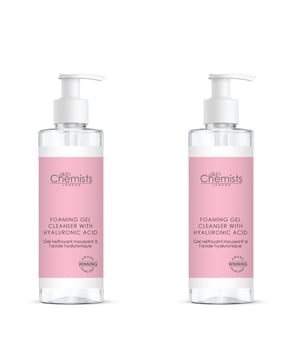 Experimenta el poder transformador de nuestro Gel Limpiador Espumoso con Ácido Hialurónico, diseñado para todo tipo de piel para ofrecer una limpieza refrescante que hidrata y revitaliza tu piel. Infundido con ingredientes nutritivos como Aloe Vera y Ácido Salicílico, este lujoso gel elimina eficazmente la suciedad y el maquillaje mientras exfolia suavemente para despejar los poros y mejorar la textura de tu piel. Con su aroma reconfortante, tu rutina diaria de limpieza se convierte en un ritual revitalizante, dejando tu piel suave, radiante y fresca. Adecuada para pieles sensibles, nuestra fórmula vegana y libre de crueldad no contiene parabenos, sulfatos ni fragancias artificiales. ¡Eleva tu rutina de cuidado de la piel y consigue un brillo luminoso con cada lavado!