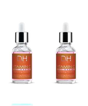 Entdecken Sie das Radiant Glow Facial Oil, Ihre ultimative Lösung für stumpfe, unebene und unreine Haut. Speziell für alle Hauttypen formuliert, kombiniert dieses luxuriöse Öl die nährende Kraft von Süßmandelöl, Moringasamenöl und Sanddornfruchtöl, um Ihre Haut intensiv zu hydratisieren und zu revitalisieren. Erleben Sie einen helleren, gleichmäßigeren Hautton mit den aufhellenden Eigenschaften des Sanddornfruchtöls, während sanfte Peeling-Wirkung durch Salicylsäure Unreinheiten reduziert und die Klarheit der Haut verbessert. Schützen Sie Ihre Haut vor Umwelteinflüssen mit stabilem Vitamin C für einen jugendlichen Glow. Tragen Sie einfach 2-3 Tropfen auf die gereinigte Haut morgens und abends auf und verwenden Sie anschließend Ihre Lieblingsfeuchtigkeitspflege für optimale Ergebnisse. Vegan, tierversuchsfrei und von Dermatologen getestet, ist unser Radiant Glow Facial Oil frei von Parabenen, Sulfaten und künstlichen Duftstoffen und somit die perfekte Ergänzung zu Ihrer Hautpflegeroutine. Erleben Sie den Unterschied und shoppen Sie jetzt für einen strahlenden Glow!