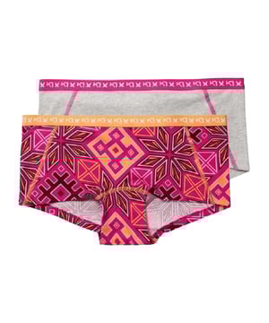 De Das Women's Tina Hipster 2-Pack van Kari Traa biedt comfortabele onderbroeken die er echt goed uitzien. De elastische tailleband zorgt voor een perfecte pasvorm. Deze comfortabele dagelijkse onderbroeken in een dubbele set zijn ideaal voor dagelijks gebruik. Met een gevoerd kruis en een zachte band voel je je de hele dag zelfverzekerd en sterk. Perfect voor vrouwen die waarde hechten aan comfort en stijl.