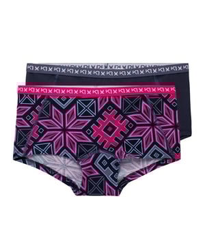 Het Kari Traa Women's Tina Hipster 2-Pack biedt comfortabele onderbroeken die er visueel echt goed uitzien. De elastische tailleband zorgt voor een perfecte pasvorm. Deze comfortabele dagelijkse onderbroeken in een dubbelpack zijn ideaal voor dagelijks gebruik. Met een gevoerd kruis en een zachte band voel je je de hele dag zelfverzekerd en sterk. Perfect voor vrouwen die comfort en stijl waarderen.