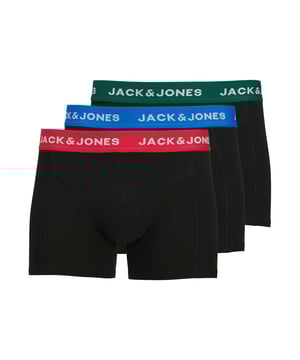 Diese Trunks bringen frischen Wind in deine Wäsche-Schublade. Mit ihrem kürzeren, eng anliegenden Schnitt sitzen sie wie eine zweite Haut. Der elastische Bund sorgt für einen perfekten Halt – den ganzen Tag lang. Besonders stylisch: der eingewebte Label-Schriftzug, der für einen sportlich-markanten Look sorgt. Das weiche Material fühlt sich angenehm auf der Haut an und bietet optimale Bewegungsfreiheit. Sie eignen sich ideal für den Alltag, aber auch für aktive Stunden. Im praktischen Dreierpack erhältst du gleich dreifachen Komfort. Jeder Schnitt ist durchdacht, jede Naht sitzt. Modern, schlicht und dennoch ein Statement. Ein Basic, das alles andere als langweilig ist.