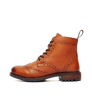 Catesby England was founded in 1970 with a vision and dedication focused on quality, craftsmanship, and a fine attention to detail. From its modest beginnings in a countryside workshop, Catesby England grew into a name synonymous with classic English footwear, blending heritage with modern craftsmanship, manufactured from the finest leathers to ensure durability, comfort, and effortless style.
Step confidently into the great outdoors or the city streets with these Catesby Ensign Men's Boots. Crafted from premium genuine leather, these boots fuse rugged durability with timeless style. Classic brogue detailing lends a sophisticated edge to their robust design, making them as stylish as they are tough.
A lace-up closure ensures a secure, personalized fit, while the high-traction rubber sole provides superior grip on any surface. The sturdy wooded heel and resilient construction are built to endure the elements, all while keeping you comfortable throughout the day.
Whether you're hiking countryside trails, heading out for a casual weekend, or simply want to elevate your everyday look with a rugged flair, these Catesby Ensign Boots deliver the perfect blend of comfort, durability, and refined outdoor style.

- High-quality, durable leather for long-lasting wear
- Brogue Detailing
- Lace-Up Closure
- Pull-On Loop
- Strong, supportive heel for added durability
- High-Grip Rubber Sole
- Catesby branding