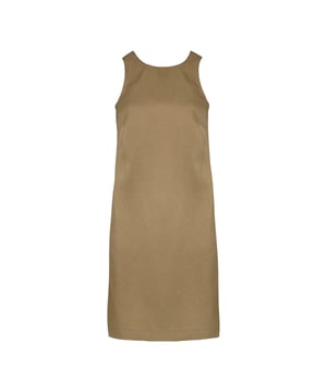 Experimente un estilo sin esfuerzo con este vestido por encima de la rodilla, confeccionado con tejido Tencel de alta calidad con tejido jacquard para una apariencia texturizada y elegante. Con una cremallera trasera oculta, dos bolsillos laterales funcionales y un ajuste relajado, este vestido es perfecto para estar cómodo durante todo el día sin comprometer la sofisticación. Ideal para salidas informales u ocasiones semiformales, combina maravillosamente con zapatos planos y de tacón para un atuendo versátil y elegante.