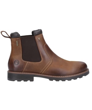 Die Cotswold Leafield Herrenstiefel sind eine zeitlose Neuinterpretation des klassischen chunky Chelsea-Stiefels, der sowohl mit Stil als auch mit Praktikabilität im Hinterkopf entworfen wurde. Mit wasserfestem Lederobermaterial sind diese Stiefel perfekt, um Ihre Füße auch bei nassen Bedingungen trocken und bequem zu halten. Der gepolsterte Lederkragen sorgt für zusätzlichen Komfort, wodurch sie ideal für den ganzen Tag sind. Eine robuste, chunky Sohle gewährleistet Langlebigkeit und Trittsicherheit, sodass Sie bereit sind, die Wetterbedingungen der Cotswolds zu meistern. Mit einer praktischen Zugschlaufe für ein einfaches An- und Ausziehen kombinieren diese Stiefel Funktionalität mit dem charakteristischen Stil und der Qualität von Cotswold.
- Klassisches chunky Chelsea-Stiefeldesign
- Wasserfestes Lederobermaterial, um die Füße trocken zu halten
- Gepolsterter Lederkragen für zusätzlichen Komfort
- Robuste, chunky Sohle für Langlebigkeit und Trittsicherheit
- Praktische Zugschlaufe für einfaches An- und Ausziehen
- Ideal für den ganzen Tag bei jedem Wetter
- Kombiniert Funktionalität mit Cotswold-Stil und -Qualität