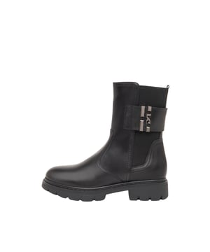 Ontdek de elegante zwarte dames Chelsea-boots van Nero Giardini, die überzeugen met zij-elastische inzetten en een zijrits voor gemakkelijk aan- en uittrekken. De versterkte hak en hetgepolsterde voetbed zorgen voor optimaal draagcomfort en steun. Een zijlabel-detail en aantrektongen aan de achterkant geven de schoen een bijzondere toets. De stabiele blokhak van 3 cm biedt een aangename hoogte. De slipvaste loopzool zorgt voor een veilige stand op verschillende oppervlakken. Made in Italy, staan deze boots voor de hoogste kwaliteit en exclusieve stijl.