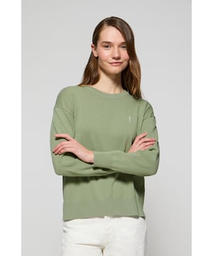 Eleganz ist Ihnen mit unserem gestrickten Baumwollpullover mit Rundkragen für Damen gewiss. Seine reguläre Passform passt sich allen Körpertypen an. Rippbündchen an Kragen, Ärmeln und Taille sorgen für einen perfekten Sitz. Das dezente marineblaue Nahtband am Kragen mit eingraviertem Polo Club Logo unterstreichen die Eleganz dieses Pullovers. Charakteristische Stickerei unseres Rigby Go-Logos in Kontrastfarbe auf der Brust. Kombinieren Sie ihn mit einer Jeans für einen legeren Look oder einer Chinohose für ein eleganteres Outfit.