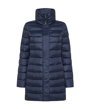 Een stijlklassieker van Peuterey, geüpdatet voor het nieuwe seizoen. Een must-have voor winterlooks, die bij veel combinaties en gelegenheden gedragen kan worden! Lange slim-fit gewatteerde jas met een halfmatte uitstraling.