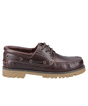 De Cotswold Inglecote Schoenen nemen de klassieke boot schoen en geven deze een robuuste, landelijke uitstraling. Door een traditionele leren bovenkant te combineren met een stevige, moderne zool, bieden deze schoenen een gedurfde interpretatie van een tijdloze silhouette. Het veterdetail aan de voorkant zorgt voor een authentieke uitstraling, terwijl de robuuste zool duurzaamheid en grip biedt - ideaal voor zowel ontspannen uitstapjes als avonturen buiten de gebaande paden. Een frisse maar vertrouwde stijl, Inglecote is de perfecte aanvulling op elke casual garderobe.
  Leren bovenkant voor tijdloze aantrekkingskracht
  Stevige zool voor extra grip en duurzaamheid
  Vetersluiting voor een klassieke afwerking
  Een moderne draai aan een landelijke klassieker
  Ideaal voor dagelijks casual gebruik of weekenduitstapjes