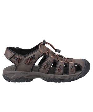 Stap in de zomerse avonturen met de Ampney wandelsandalen voor heren van Cotswold Shoes, ontworpen voor ademend vermogen, ondersteuning en comfort de hele dag. Deze sandaal is vervaardigd met een duurzame PU-caged bovenkant en een handige trekkoordsluiting, die zorgt voor een veilige, verstelbare pasvorm. De extra klittenbandsluiting bij de enkel biedt extra stabiliteit en maakt het aan- en uittrekken eenvoudig. Afgewerkt met een comfortabele TPR-buitenzool houdt de Ampney je voeten koel en comfortabel, of je nu door de stad wandelt of het platteland verkent.
  Duurzaam synthetisch bovenwerk
  Ademend caged ontwerp
  Snelle verstelbare trekkoordsluiting
  Enkelband met klittenbandsluiting voor een op maat gemaakte pasvorm
  Ondersteunende TPR-buitenzool voor langdurig comfort onderweg
  Cotswold branding