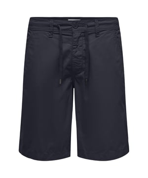 Mit den Bermudashorts von Only & Sons bist du bestens für warme Tage gerüstet! Die normale Passform und der elastische Bund mit Kordelzug sorgen für einen bequemen Sitz und individuellen Tragekomfort. Der Verschluss mit Knopf und Reißverschluss sowie die Gürtelschlaufen bieten eine zusätzliche praktische Funktion, während die seitlichen Eingrifftaschen und zwei Gesäßtaschen genug Platz für all deine Essentials bieten. Diese Shorts sind aus hochwertigen Materialien gefertigt, was sie besonders strapazierfähig und angenehm zu tragen macht. Ein Must-have für deinen Sommerlook!