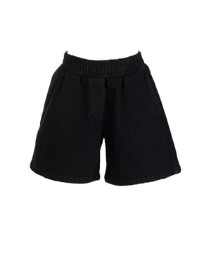 Entdecken Sie die Kollektion der Gaudì-Shorts für Mädchen, die für einen bequemen und stets modischen Look entworfen wurden.