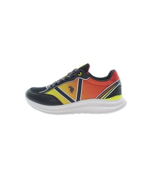 Zapatillas U.S. POLO ASSN. para hombres. Elegantes y deportivas al mismo tiempo. Las zapatillas se atan de manera clásica con cordones de textil. La acolchazón es cálida y suave. La suela es de goma resistente. El logo de la marca es discreto pero bien visible.