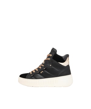Ontdek de elegante hoge dames sneakers van Nero Giardini, die overtuigen met een stijlvol vetersysteem en een praktische zijrits voor eenvoudig aan- en uittrekken. De uitneembare binnenzool zorgt voor optimaal draagcomfort, terwijl het subtiele labeldetail de schoen een bijzondere uitstraling geeft. De doorlopende plateauzool en de goudkleurige studs zetten modieuze accenten. Met een hakhoogte van 5 cm bieden deze sneakers niet alleen stijl, maar ook een aangename hoogte. De contrasterende hielkap rondt het ontwerp perfect af. Gemaakt in Italië, staan deze sneakers voor de hoogste kwaliteit en exclusieve stijl.
