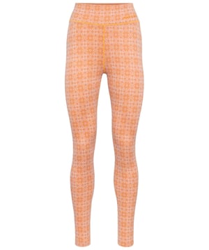 De thermounterwäsche 'ROSE LIGHT' van Kari Traa voor dames biedt optimaal comfort en functionaliteit. De lange onderbroek met elastische tailleband en hoge taille zorgt voor een perfecte pasvorm en extra warmte onder skibroeken of wandelbroeken. Het vrouwelijke, Noors geïnspireerde patroon en de contrastkleuren geven het een aantrekkelijke uitstraling. Het is ademend, geurremmend en temperatuurregulerend, wat het ideaal maakt voor sportieve buitenavonturen en lange dagen in de buitenlucht. Vocht wordt effectief naar buiten afgevoerd, zodat je ook tijdens inspanning droog blijft. Een must-have voor iedereen die ook bij koudere temperaturen actief wil blijven.