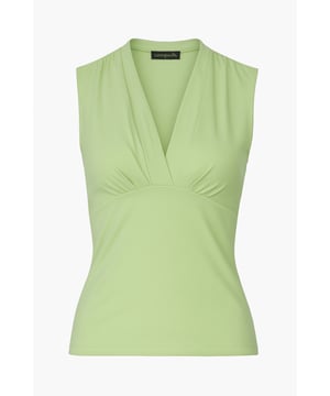 Geef je garderobe een boost met deze elegante lichtgroene mouwloze top met V-hals, ontworpen voor zowel comfort als stijl. Deze top is gemaakt van een premium viscose-elastaanmix en voelt zacht, ademend aan en heeft een flatterende stretch-pasvorm. De diepe V-hals en subtiele ruches zorgen voor een vleugje verfijning, waardoor hij perfect is voor zowel casual als geklede gelegenheden. Combineer hem moeiteloos met een pantalon, rok of jeans voor een chique, tijdloze look. Dit veelzijdige kledingstuk is ideaal om als laagje te dragen of solo te dragen en is een must-have voor elke modieuze garderobe.