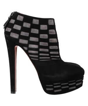 VINTAGE, RRP AS NEW
The Alaïa Laser Cut Platform Ankle Boots in black suede are the perfect blend of edgy and elegant, featuring intricate laser-cut detailing that adds a touch of artistic sophistication. The platform design provides both height and comfort, while the rich black suede offers a luxe, versatile finish. Pair these boots with a sleek leather skirt and a fitted top for a bold, fashion-forward look, or wear them with tailored pants and a statement jacket for an elevated daytime ensemble. These ankle boots are the ultimate statement piece, effortlessly adding drama and style to any outfit.

 Alaïa Laser Cut Platform Ankle Boots in Black Suede

Condition: Very good
Signs of wear: Include Box., Minor markings, Lightly used but very well maintained. Minor mark at soles & creasing, light scuffing at the soles and heels.
Packaging: Box, Dust bag
Color: Black
Material: Suede | suede
Size: IT | 39
Measurements: Heel height: 160; Insole length: 310
SKU: NAPPUGBSH460925W