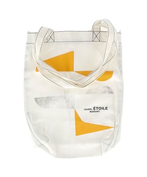 VINTAGE, RRP AS NEW
Elevate your everyday with the Étoile Isabel Marant Printed Tote in crisp white canvas. With its clean, oversized silhouette and striking graphic print, this unlined tote is the perfect balance of form and function. Whether you're heading to a casual brunch, a weekend market, or the gym, this lightweight carryall brings chic, off-duty energy to your look.


Étoile Isabel Marant Printed Tote in White Canvas
Condition: Very good
Signs of wear: No retail tag, Minor sign of wear or markings., Lightly used but very well maintained. Minor creasing, light worn corners, light scratches.
Packaging: None
Color: white
Material: Canvas
Size: One Size | One Size
Measurements: Width: 70; Height: 340; Length: 270; Handle drop: 230; Strap length: 560
SKU: NAPPUGBBA479170W