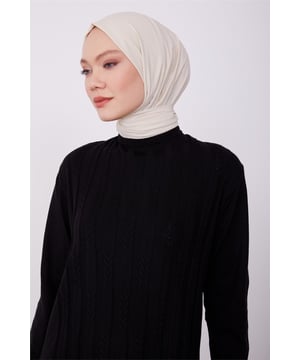 Armine staat bekend als een merk met elegante ontwerpen en hoogwaardig vakmanschap, en biedt exclusieve collecties die de unieke stijl van elke vrouw weerspiegelen. Door het combineren van verfijning en comfort zijn de producten van Armine ontworpen om te voldoen aan de behoeften van moderne vrouwen. Met premium stoffen en nauwkeurige stikdetails zorgen ze voor langdurig gebruik, terwijl een breed scala aan kleuren en modellen ze aanpasbaar maakt aan elke stijl. Door het samenvoegen van klassieke en moderne lijnen in de mode, biedt Armine opties om uw elegantie te versterken