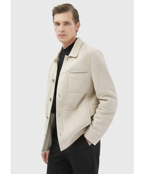 Ramsey-Anzüge sind ein Muss für moderne Männer und vereinen Stil und Selbstbewusstsein für Alltag und Beruf. Gefertigt aus hochwertigen Stoffen