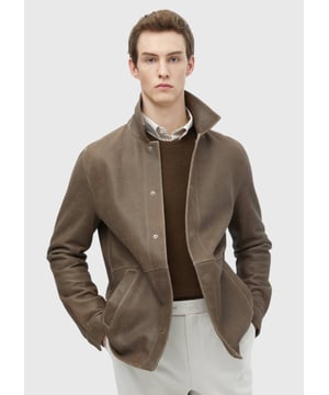 Ramsey-Anzüge sind ein Muss für moderne Männer und vereinen Stil und Selbstbewusstsein für Alltag und Beruf. Gefertigt aus hochwertigen Stoffen