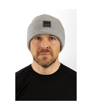 Wanneer comfort stijl ontmoet - de Kensington Beanie houdt je hoofd en oren zeker warm op koudere dagen.