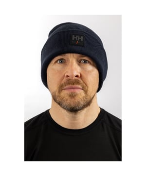 Wanneer comfort stijl ontmoet - de Kensington Beanie houdt je hoofd en oren zeker warm op koudere dagen.