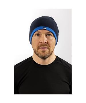 De klassieke omkeerbare beanie van Helly Hansen zorgt ervoor dat je hoofd en oren warm blijven tijdens koude winterdagen.