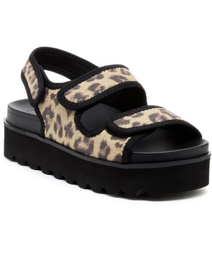 Omarm je innerlijke wild kind met de weelderige zwarte luipaardprint sandalen. Deze stoere maar comfortabele sandalen zijn perfect om een vleugje dierenprint aan je zomerse garderobe toe te voegen. Het lichtgewicht EVA-platform biedt de hele dag comfort en een subtiele verhoging