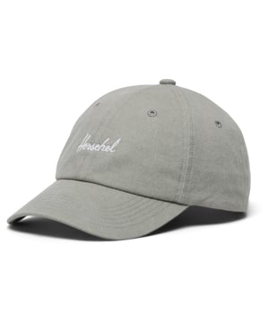 Van ochtendwandelingen tot nachtvluchten. De Sylas Stonewash Cap is een comfortabele, lichte stijl die nu is bijgewerkt met een geborduurd logo en een stonewash afwerking.