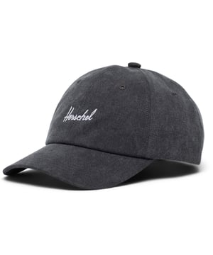 Van ochtendwandelingen tot late nachtvluchten. De Sylas Stonewash Cap is een comfortabele, lichte pet, nu vernieuwd met een geborduurd logo en stonewash-afwerking.