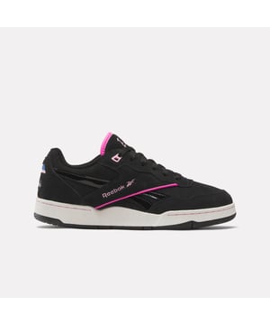 Reebok X Barbie BB 4000 II Trainers in zwart roze.- Bovenwerk van lakleer en suède.- Vetersluiting.- Normale pasvorm.- Verfraaid met lakleren zijstrepen en glanzende mesh details.- Glimmende mesh afwerking.- Rubberen buitenzool.- Ref: 100210970