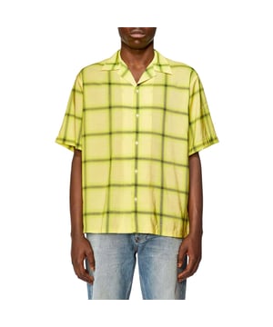 Classic collar.Short sleeves.Full button fastening.Check pattern.Regular fit.