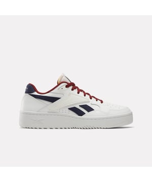 Reebok ATR Chill Basketball Shoes in white navy.- Leather upper.- Lace closure.- OrthoLite® sockliner.- Full rubber cupsole.- Ref: 100201317