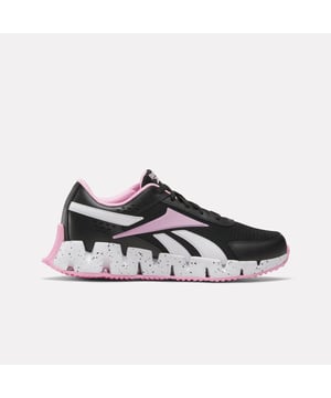 The iconic Reebok Zig midsole can’t be missed  with a chunky look that cranks your style up to a 10. Heel-to-toe energy-responsive cushioning ensures every step you take is smooth  whether you’re out for a run or just kicking a ball around.SpecificationsoLace closureoMesh upperoRubber outsole.