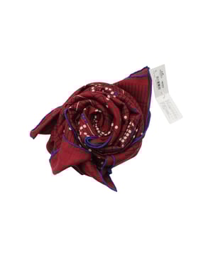 VINTAGE, RRP AS NEW
Elevate your style to celestial heights with the Hermès Cheval Celeste Shawl 140 - a luxurious blend of cashmere and silk featuring the enchanting Cheval Celeste design. Adorned with a whimsical horse motif and hand-rolled edges, this shawl is a masterpiece of craftsmanship and elegance. Wrap yourself in luxury and artistry with this Hermès shawl that effortlessly blends beauty and sophistication.

Hermès Cheval Celeste Shawl 140 in Red Cashmere
Color: Red
Material: Cashmere
Condition: Excellent with box
Signs of wear: No visible signs of wear
Size: One size
Measurements: Height: 1400; Length: 1400
SKU: 366700