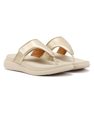 Slippers met teenlus gemaakt van hoogwaardig imitatieleer PU. Ontworpen met ergonomische techniek om lichaamshouding te optimaliseren, natuurlijke beweging te ondersteunen en energie terug te geven. Voorzien van superieure demping en ingebouwde natuurlijke voetboogondersteuning voor de hele dag comfort. Verstelbare klittenbandsluiting zorgt voor een goede pasvorm, terwijl de slipvaste rubberen buitenzool betrouwbare grip biedt. Perfect voor dagelijks gebruik, deze sandalen combineren stijl en functionaliteit naadloos.